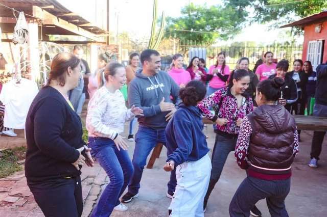 Hermosa tarde de sábado con las vecinas del barrio Tablada!